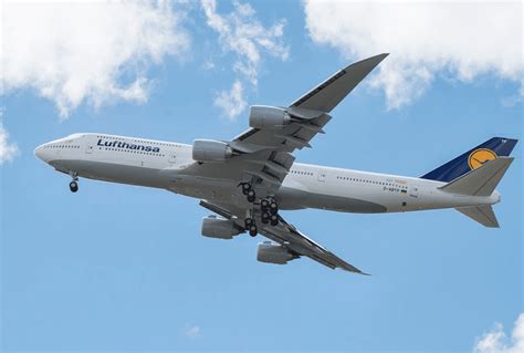 Boeing 747 Guide and Specs: Long Live the Queen.